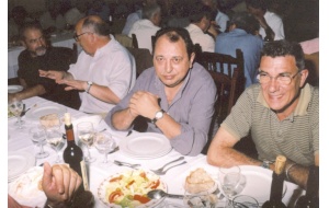 43 - En el restaurante Oasis - 2001